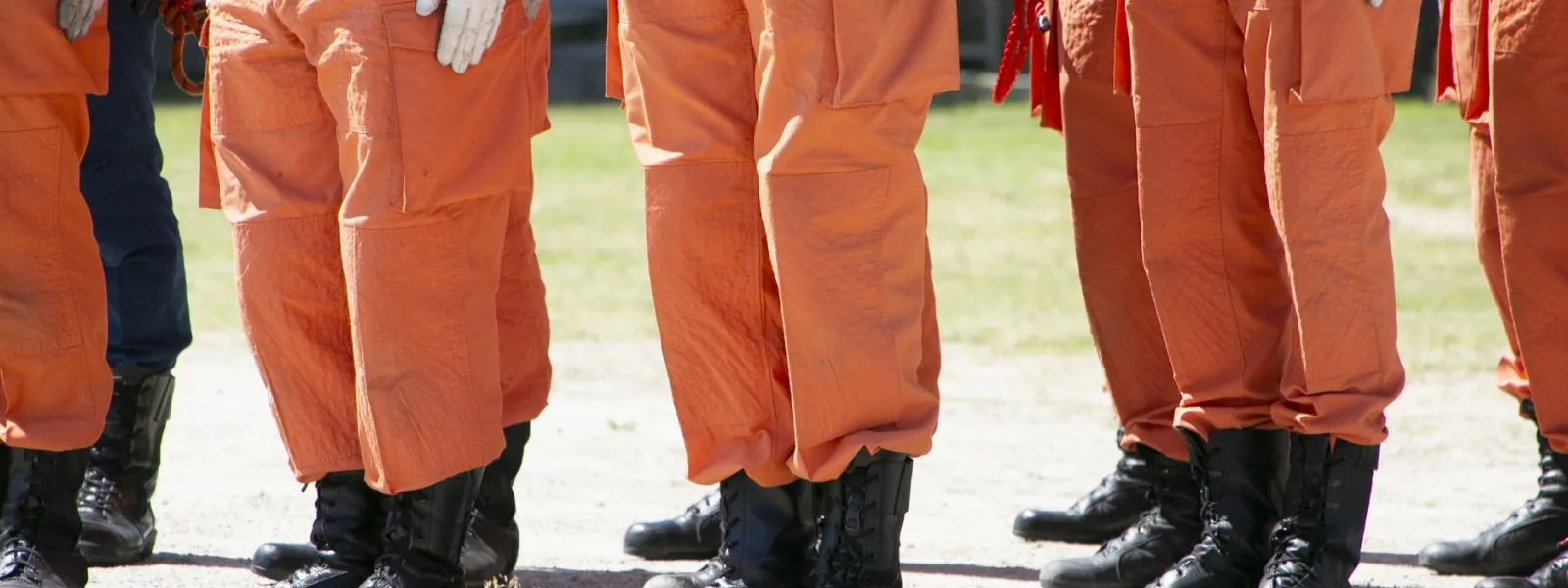 消防士が整列している様子